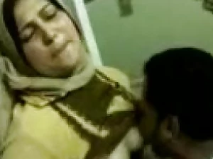 Shove around Egyptian milf down hijab penetrated